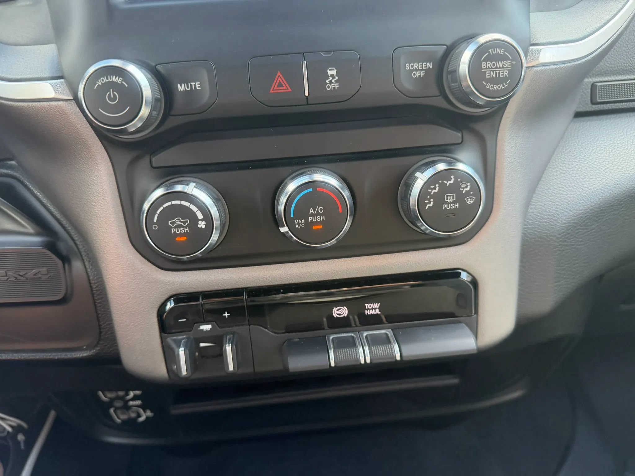 Used 2024 RAM 2500 Big Horn AWD/4WD image 28