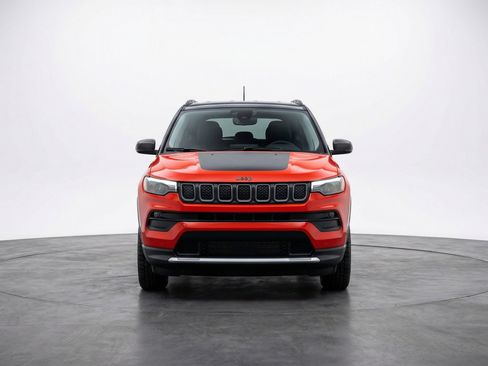 Used 2025 Jeep Compass Trailhawk image 2