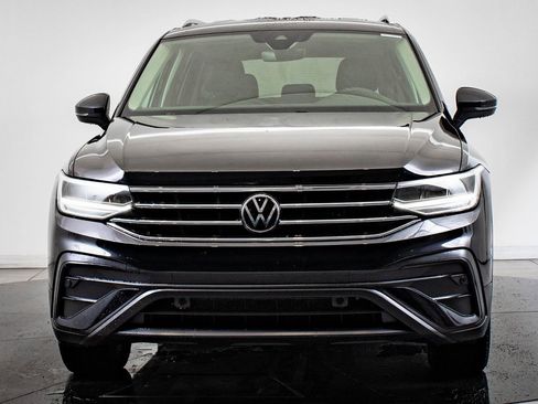 Used 2022 Volkswagen Tiguan SE image 2