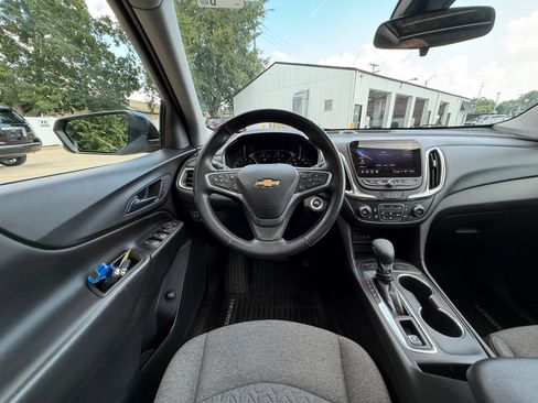 Used 2023 Chevrolet Equinox LT AWD/4WD image 2