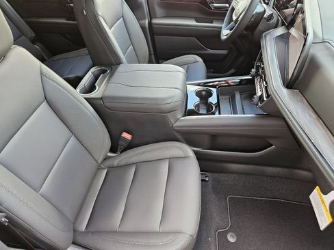 New 2026 Chevrolet Tahoe Z71 w/ Comfort Package AWD/4WD image 16