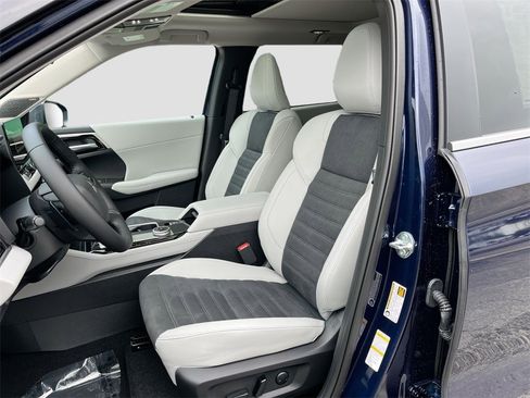 New 2025 Mitsubishi Outlander SE image 22