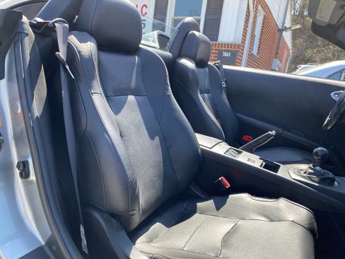 Used 2005 Nissan 350Z Touring image 22