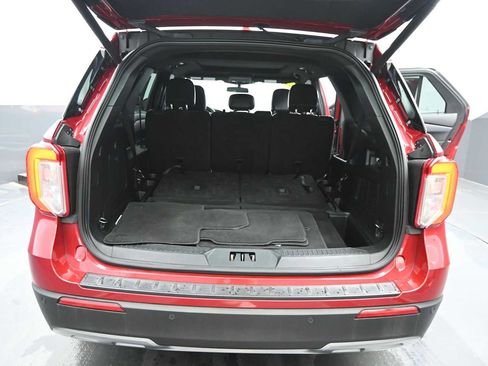 Used 2020 Ford Explorer XLT w/ Equipment Group 202A AWD/4WD image 13