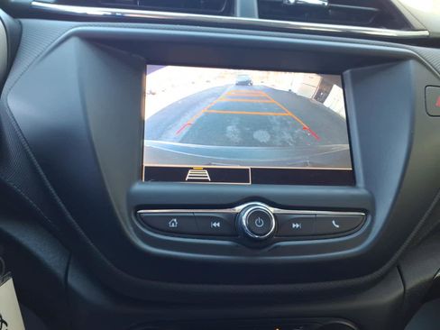 Used 2021 Chevrolet TrailBlazer LS image 19