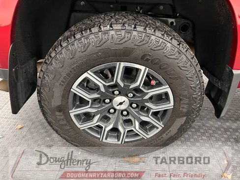 Used 2024 Chevrolet Colorado Z71 w/ Z71 Convenience Package 2 AWD/4WD image 17