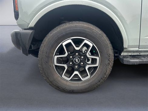 Used 2023 Ford Bronco Outer Banks image 9
