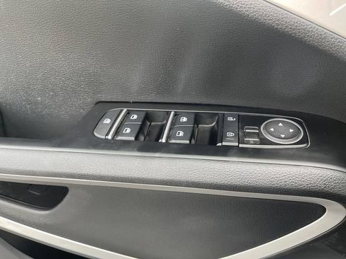 Used 2025 Kia Soul LX w/ LX Technology Package FWD image 17