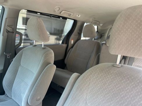 Used 2020 Toyota Sienna LE image 9