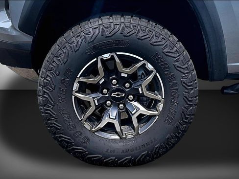 Used 2025 Chevrolet Colorado ZR2 AWD/4WD image 8