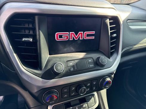 Used 2023 GMC Acadia SLT image 13