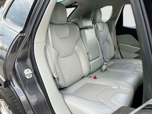 Certified 2022 Jeep Cherokee Latitude Lux image 25