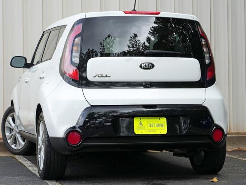 Used 2016 Kia Soul + FWD image 5