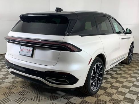 Used 2024 Lincoln Nautilus Reserve image 6