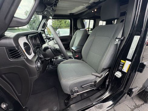 Used 2025 Jeep Wrangler Unlimited Sport AWD/4WD image 35