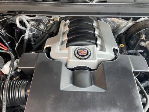 Used 2015 Cadillac Escalade Luxury image 16