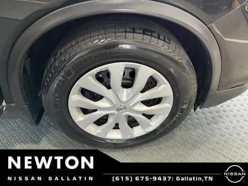 Used 2018 Nissan Rogue S FWD image 42
