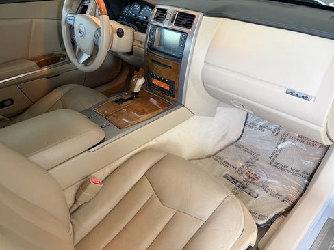 Used 2009 Cadillac XLR RWD image 20
