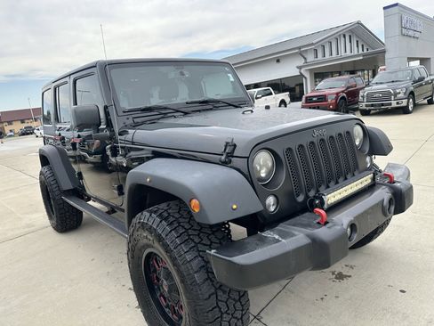 Used 2017 Jeep Wrangler Unlimited Sport AWD/4WD image 3