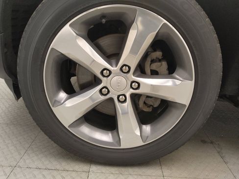 Used 2021 Jeep Grand Cherokee L Limited w/ Luxury Tech Group II image 31