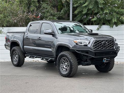 Used 2022 Toyota Tacoma TRD Sport w/ Technology Package AWD/4WD image 8