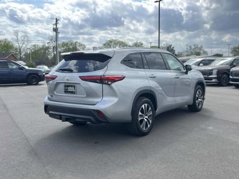 Used 2022 Toyota Highlander XLE image 5