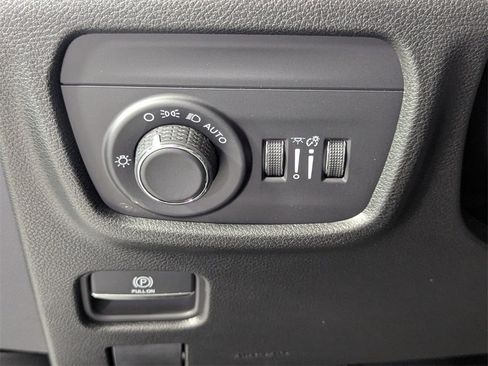 New 2025 Jeep Grand Cherokee Altitude image 13