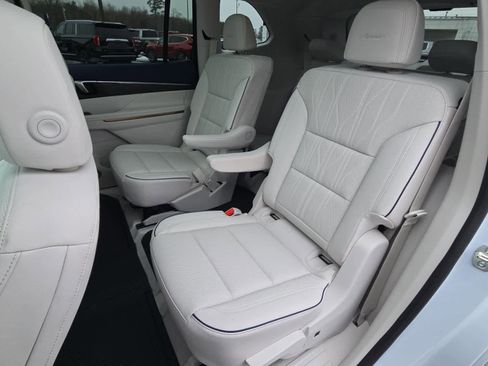 New 2026 Buick Enclave Avenir w/ Super Cruise Package image 8