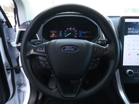 Used 2024 Ford Edge SE image 11