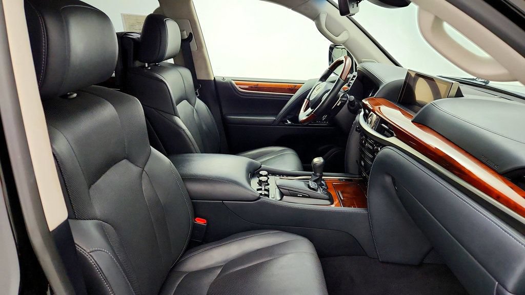 Used 2019 Lexus LX 570 4WD w/ Luxury Package image 28