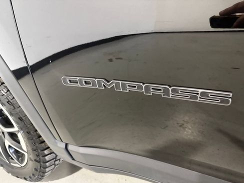 Used 2025 Jeep Compass Trailhawk AWD/4WD image 33