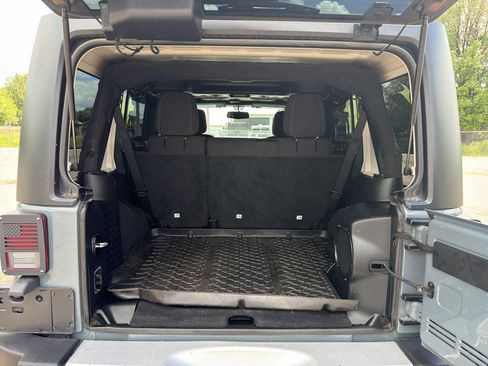 Used 2014 Jeep Wrangler Unlimited Sahara AWD/4WD image 9