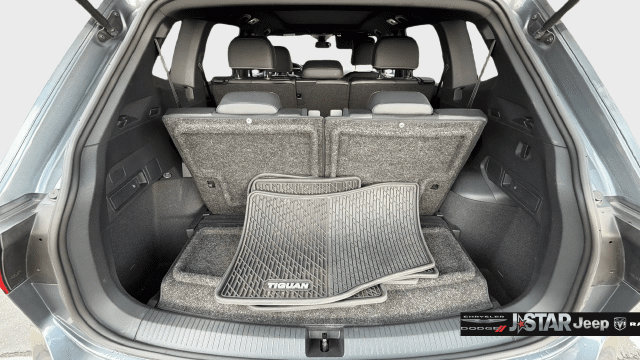 Used 2023 Volkswagen Tiguan SE R-Line FWD image 30