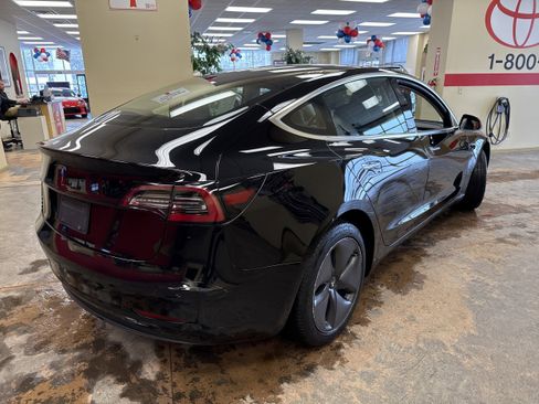 Used 2019 Tesla Model 3 Standard Range Plus image 12