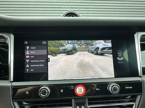 Certified 2026 Porsche Macan AWD/4WD image 32