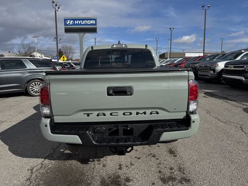 Used 2022 Toyota Tacoma TRD Sport image 4
