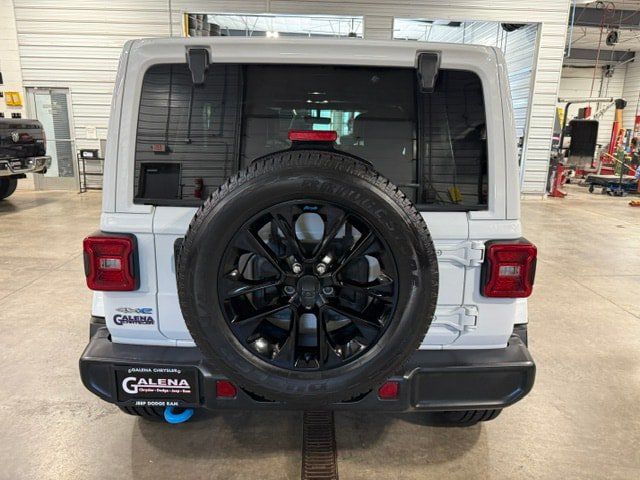 Used 2022 Jeep Wrangler Unlimited Sahara AWD/4WD image 24