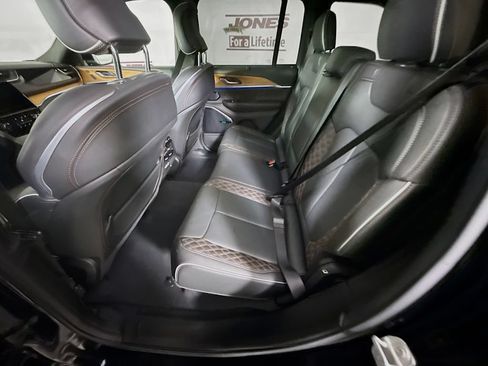 Used 2023 Jeep Grand Cherokee Summit AWD/4WD image 28