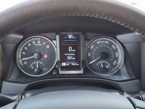 Used 2022 Toyota Tacoma TRD Off-Road w/ TRD Premium Off Road Package AWD/4WD image 18