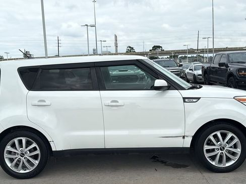 Used 2018 Kia Soul + FWD image 6