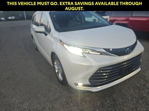 Used 2023 Toyota Sienna Limited AWD/4WD image 1