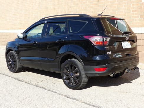 Used 2017 Ford Escape SE w/ Equipment Group 201A AWD/4WD image 8