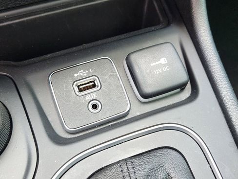 Certified 2022 Jeep Cherokee Latitude AWD/4WD image 23