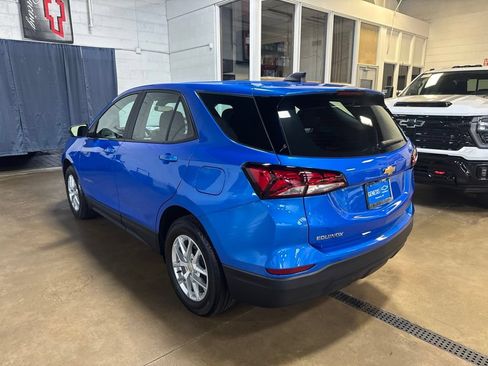 Used 2024 Chevrolet Equinox LS FWD image 2