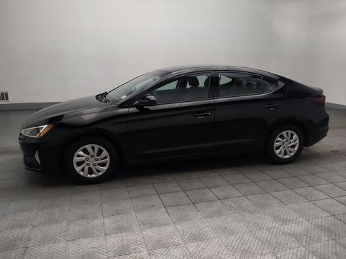 Used 2020 Hyundai Elantra SE w/ Cargo Package (C1) FWD image 2