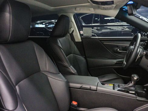 Used 2025 Lexus ES 350 w/ Premium Package FWD image 17