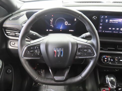 Used 2025 Buick Envista Sport Touring w/ Convenience I Package FWD image 12