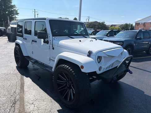 Used 2015 Jeep Wrangler Unlimited Sahara w/ Connectivity Group AWD/4WD image 3