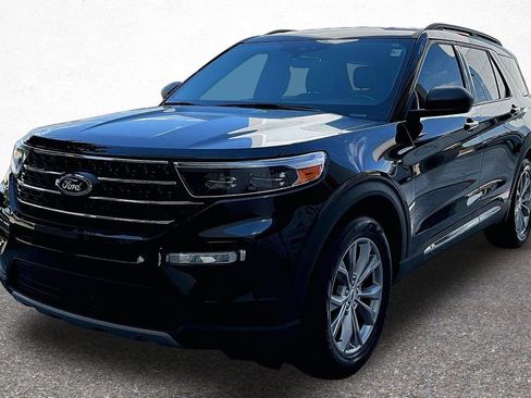 Used 2023 Ford Explorer XLT w/ Equipment Group 202A RWD image 4