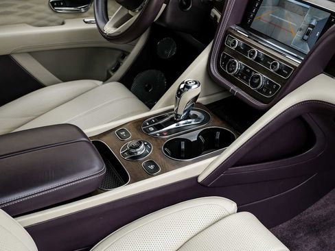 Used 2023 Bentley Bentayga Extended Wheelbase AWD/4WD image 27